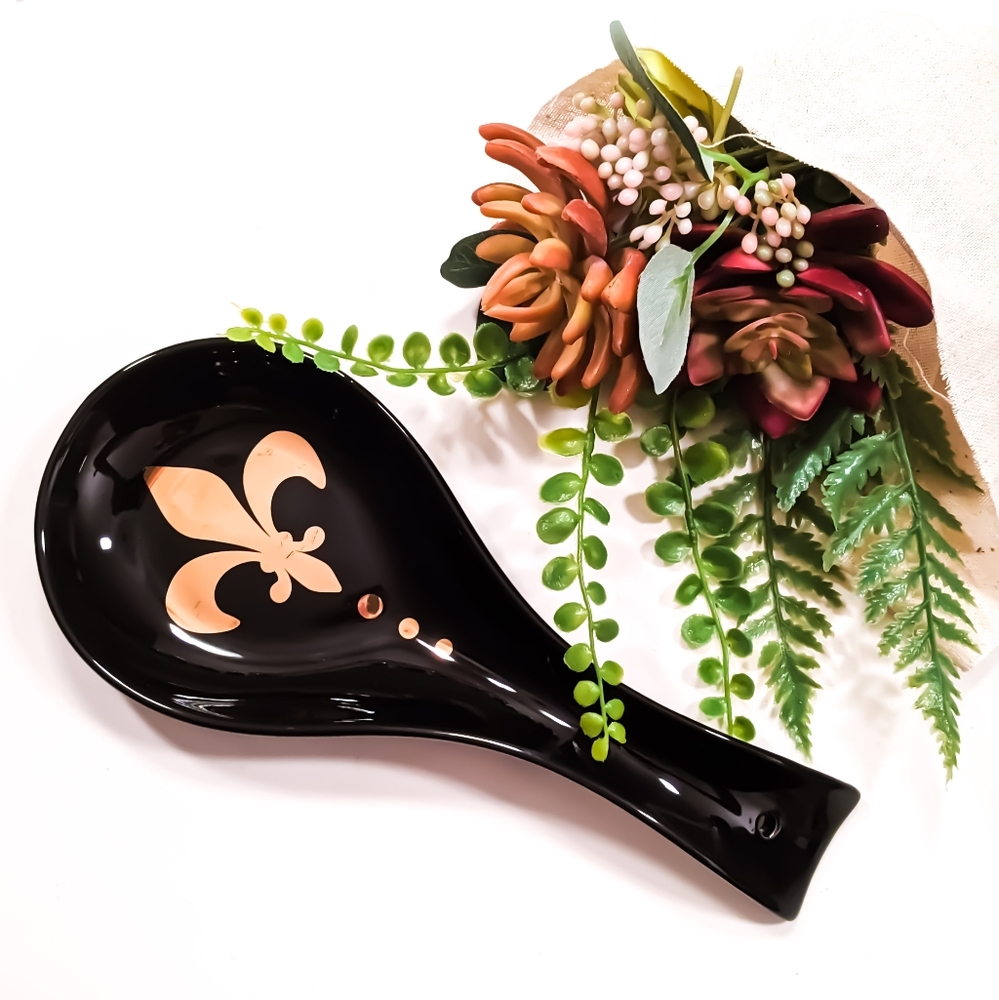 Fleur-De-Lis Porcelain Spoon Rest with Gold Fleur De Lis in Bla